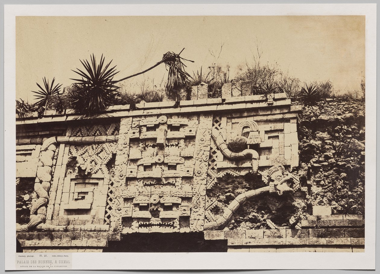 Nonnernes palads i Uxmal (detalje fra slangens facade) af Claude Joseph Désiré Charnay