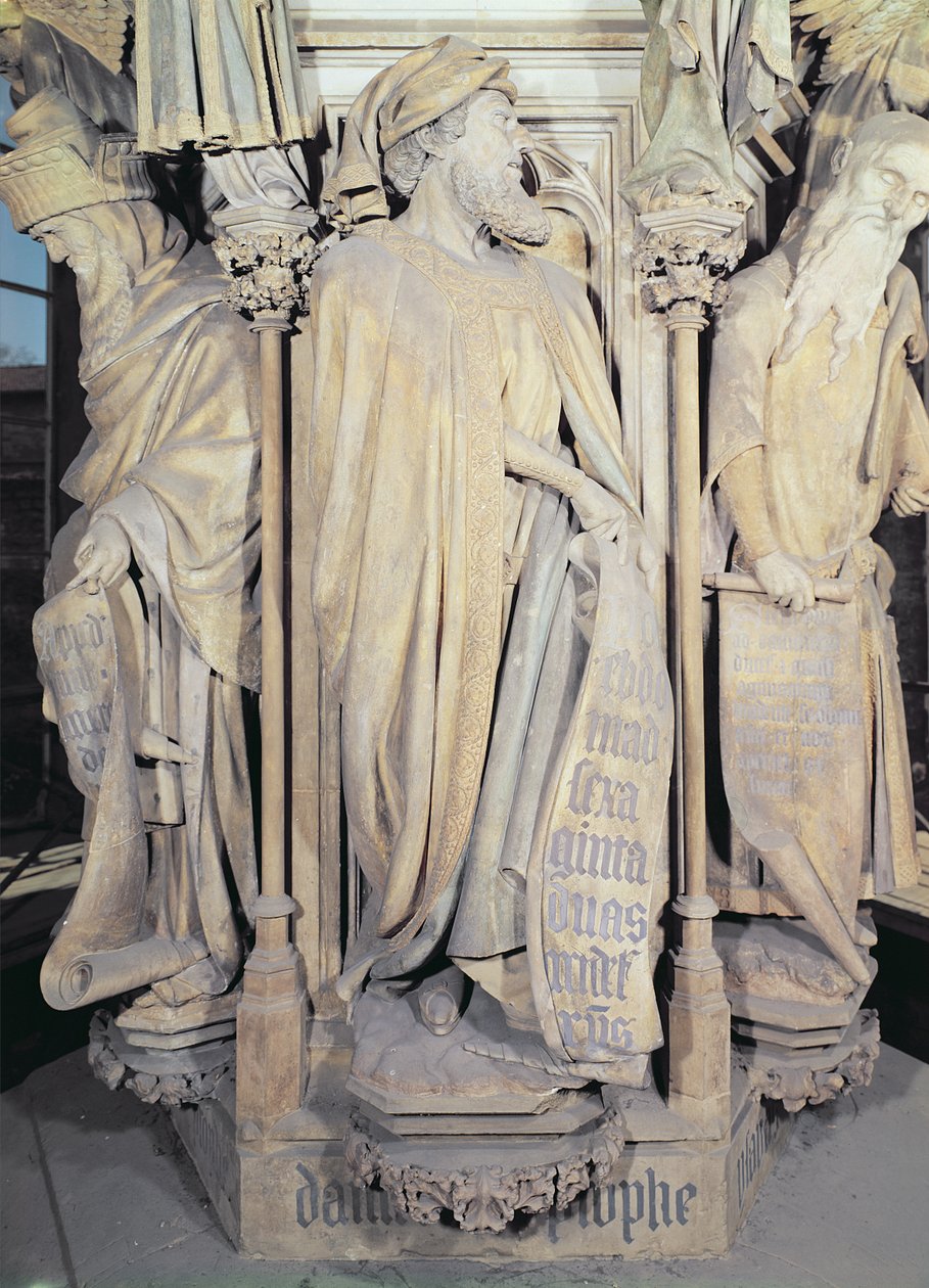 Moses Brønd, detalje, der viser den sekskantede piedestal med figurer af Daniel (i midten), Zacharias (venstre) og Esajas (højre) 1395-1404 af Claus and Malouel, Jean Sluter