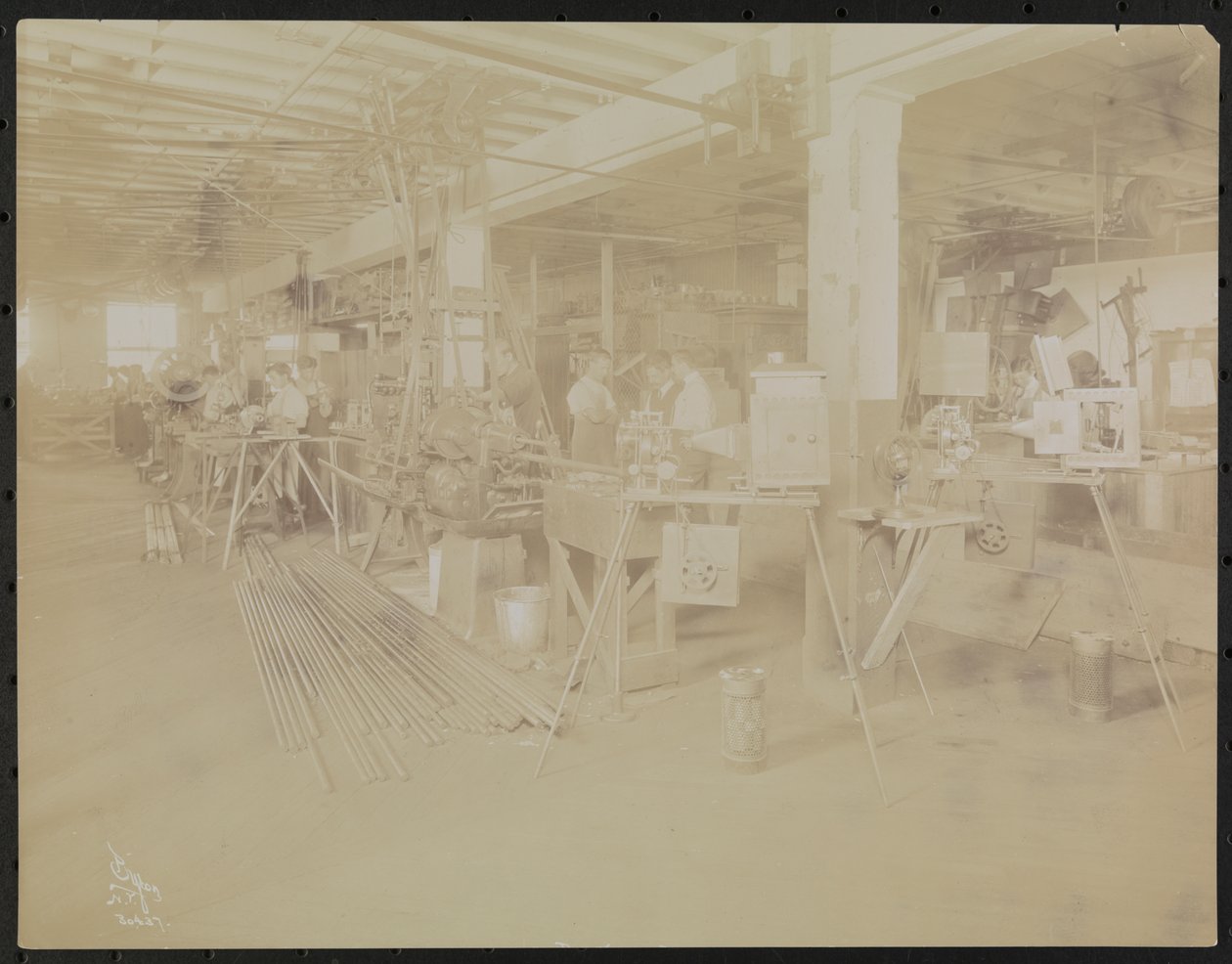 Dressler & Co. filmlaboratorium med folk, der arbejder, New York af Company Byron