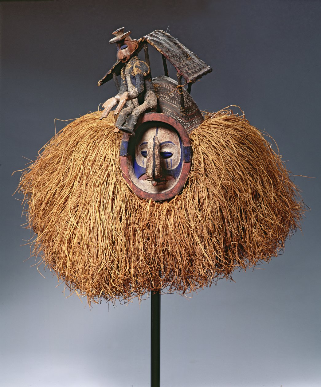 Maske (træ og fibre) (se også 181648) af Congolese