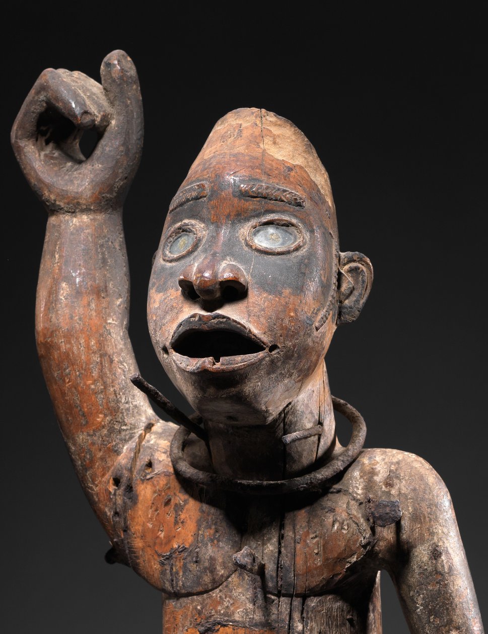 Nkisi (træ, jern og glas) af Congolese