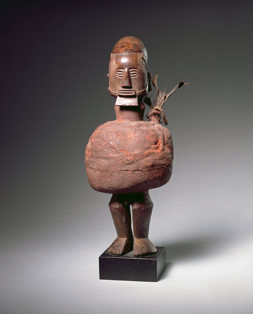 Nkisi Spiritual Figure (træ, ler, tekstil og fjer) (se også 181654) af Congolese