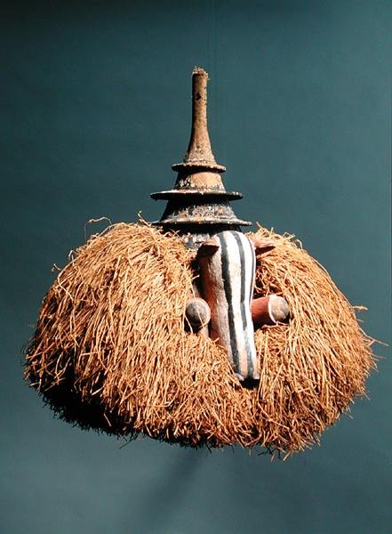 Zoomorphic Mask (træ og fiber) (se også 181650, 181652) af Congolese