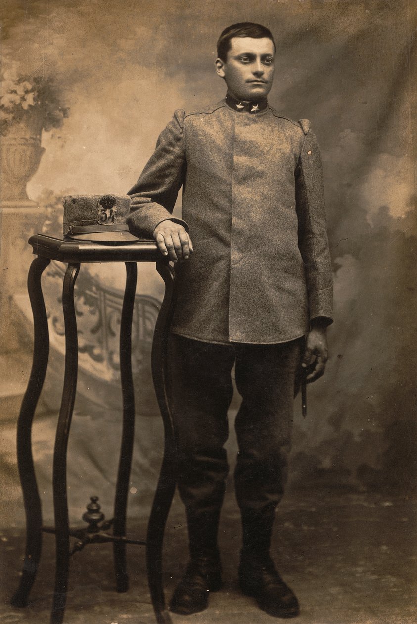 Album "The GM R. Army (1. Verdenskrig)": soldat fra det 34. infanteriregiment i uniform efter land (s/h foto) af Conterno Conterno