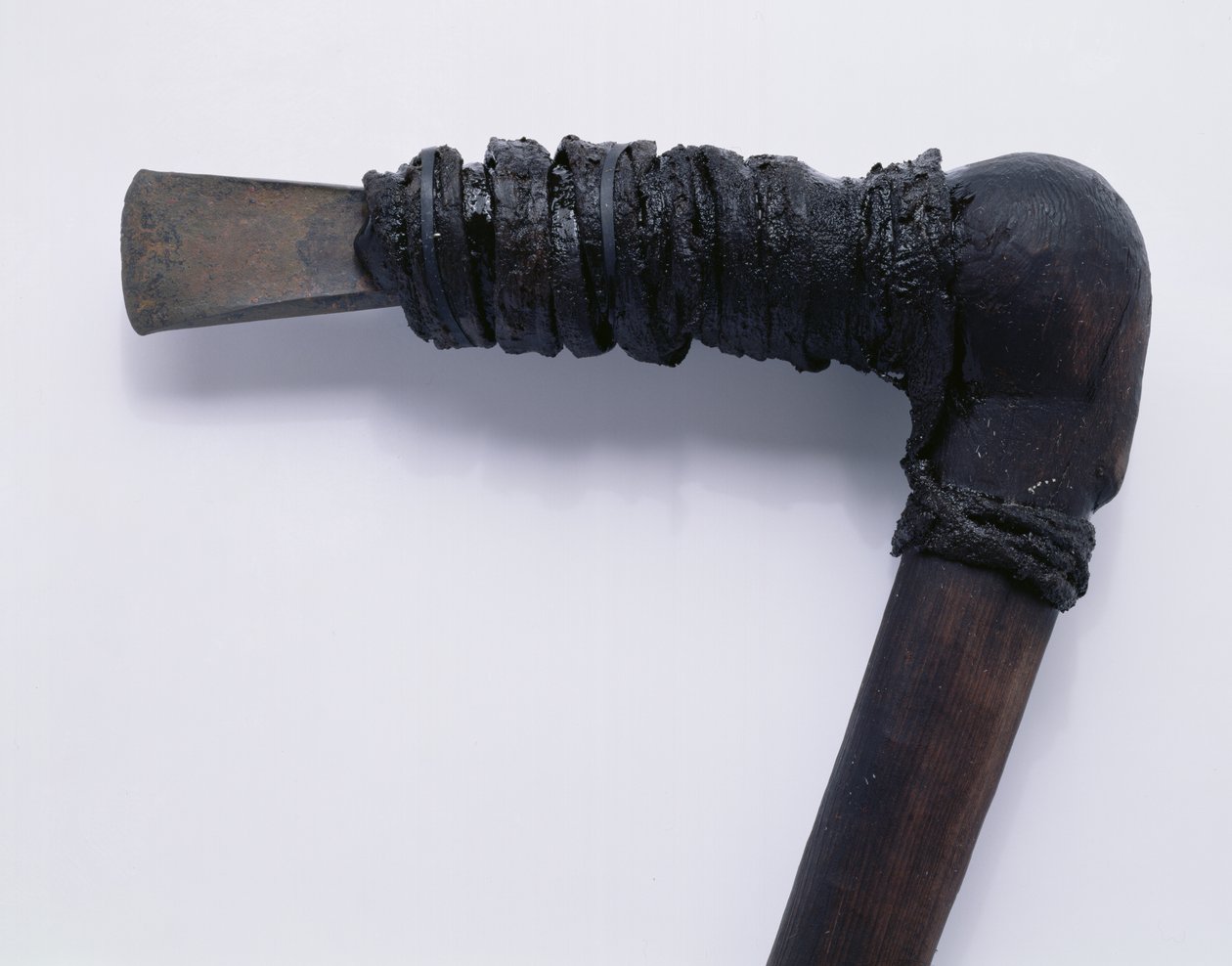 Økse fundet med Oetzi Iceman takstræ med læderbindingsdetalje på 222116 af Copper Age