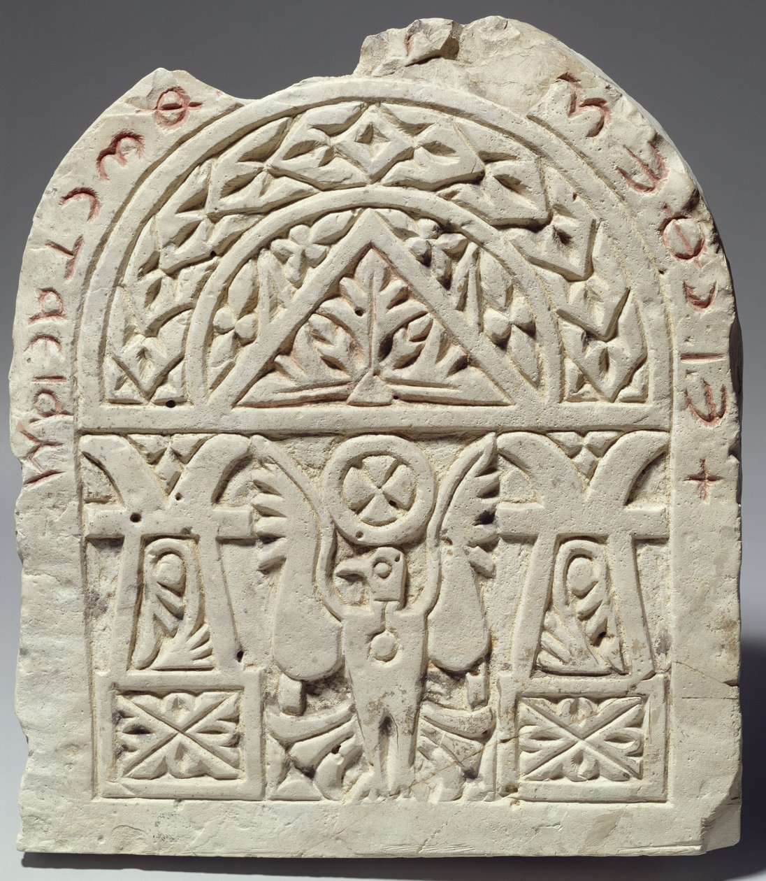 Begravelsesstela med en due eller ørn, 8.-9. århundrede e.Kr. (kalksten) af Coptic