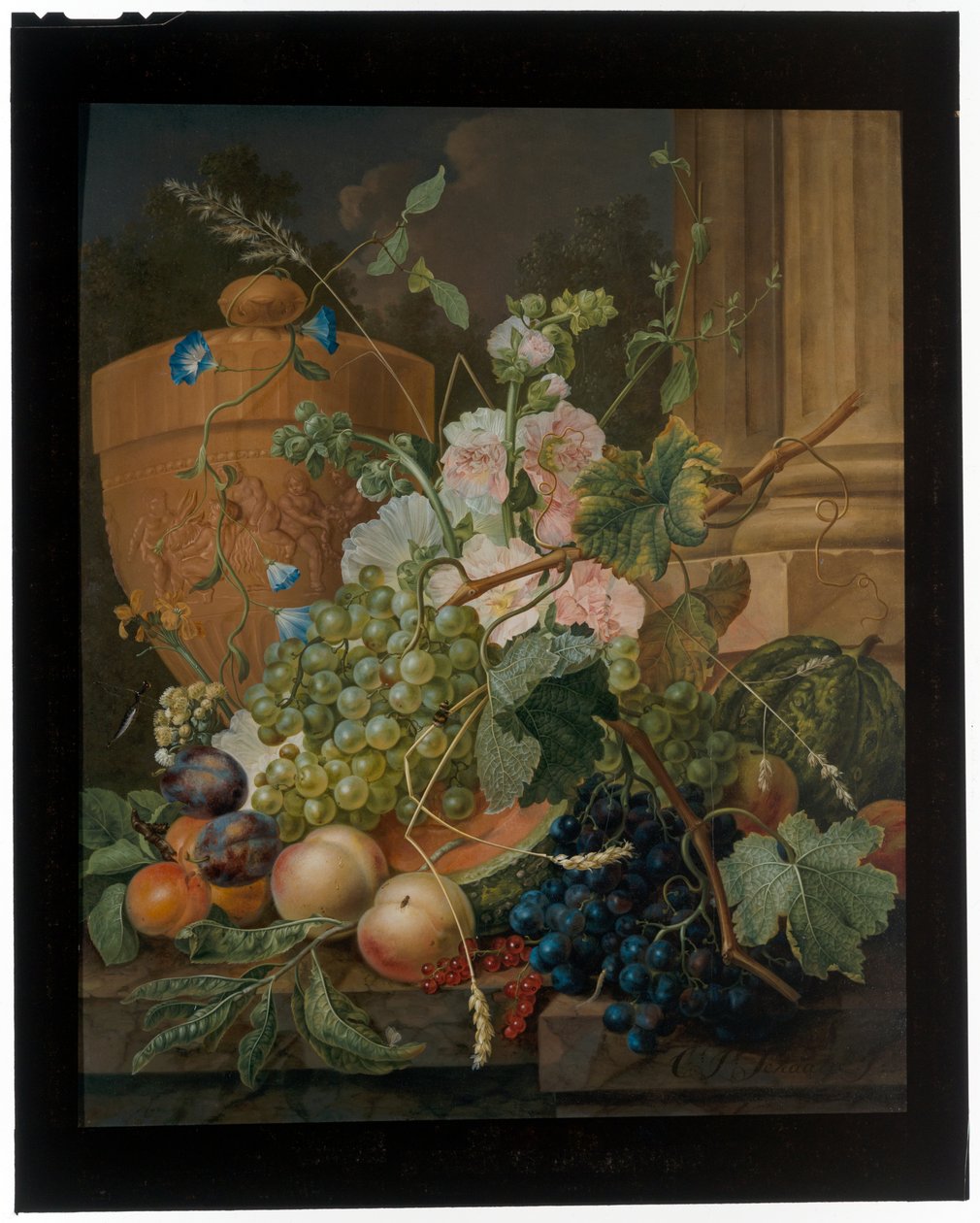 Et stilleben af frugt og blomster med en terrakottaurne på en afsats af Cornelis Johannes Schaalje