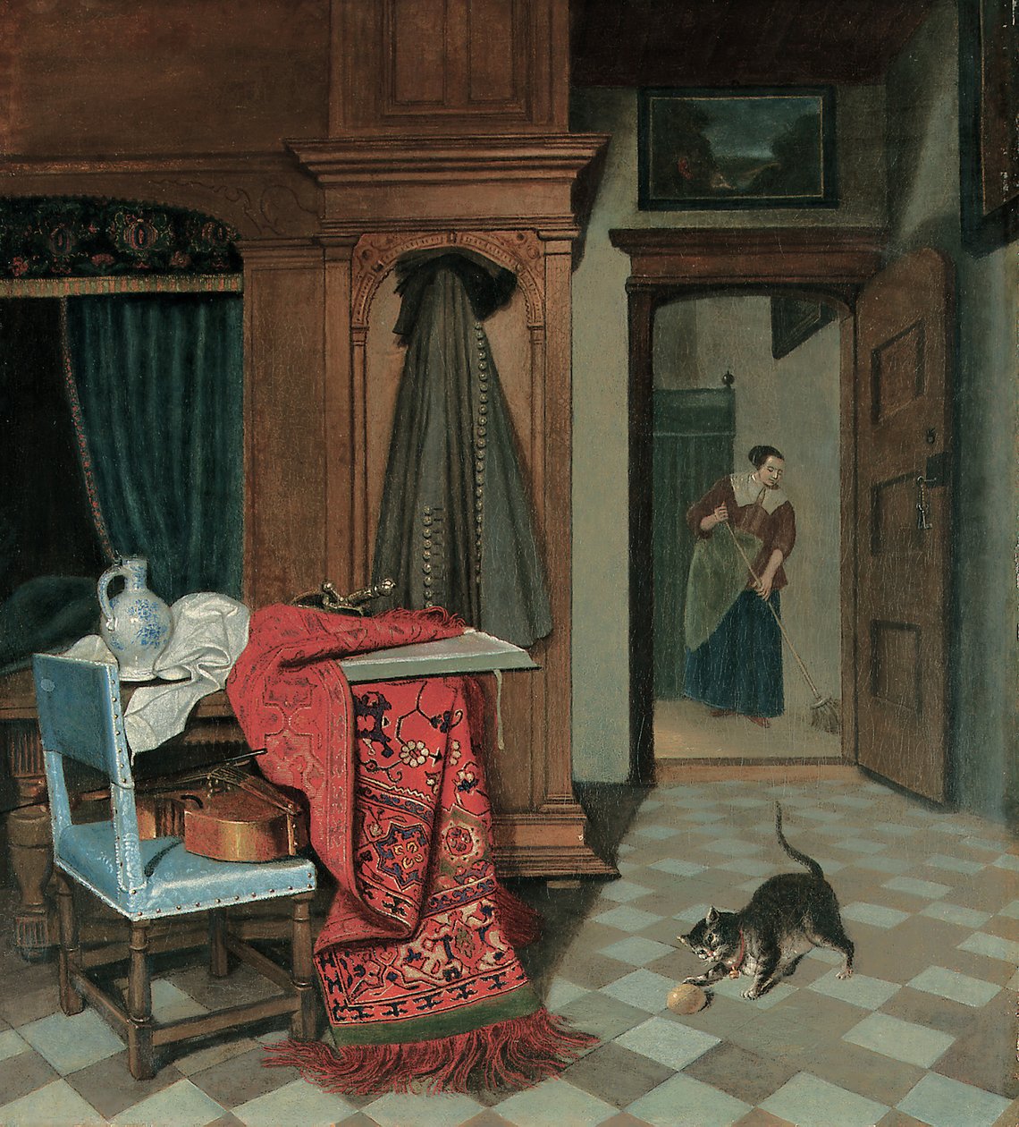 Interiør med et tæppe, et sværd og en kande på et bord, en cello på en stol, en frakke hængende på et skab, en kat, der leger med en bold, en stuepige bagved af Cornelis de Man
