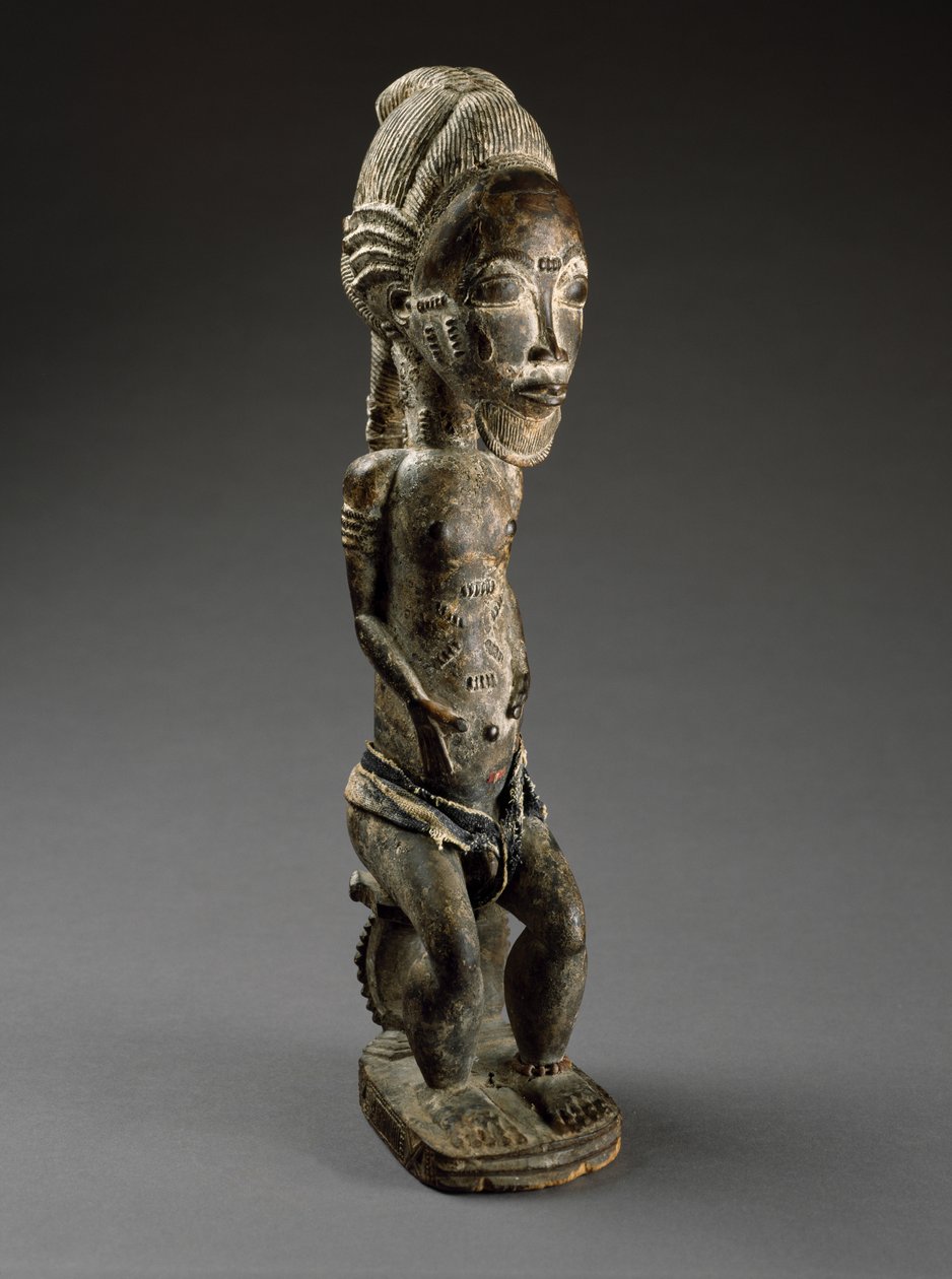 Nature Spirit (asie usu), Elfenbenskysten, slutningen af det 19. århundrede (træ, offermateriale, bomuldsklude og perler) af Culture Baule