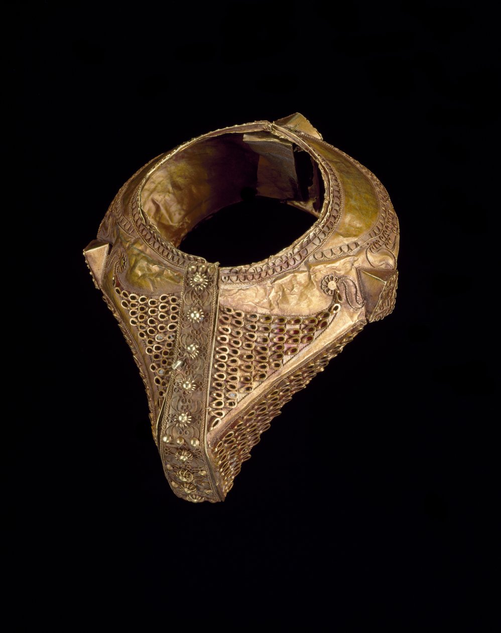 Brudearmbånd (gelang gadang podang), slutningen af det 19.-begyndelsen af det 20. århundrede (hamret guld med filigran og granulering) af Culture Minangkabau