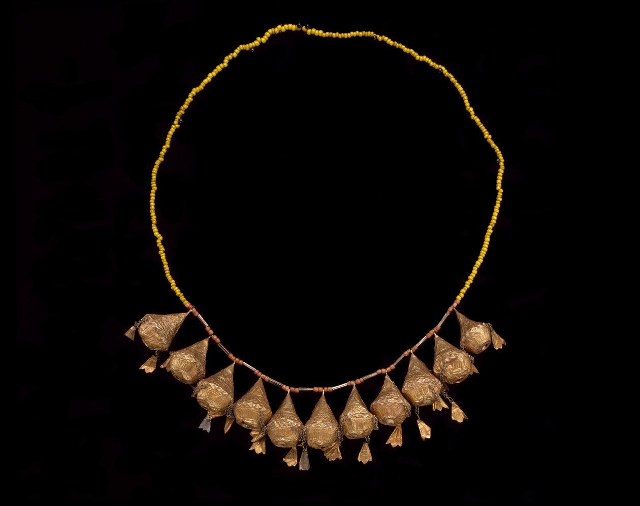 Pandebånd af en krone, slutningen af det 19.-begyndelsen af det 20. århundrede (guld, koraller og glasperler) af Culture Minangkabau