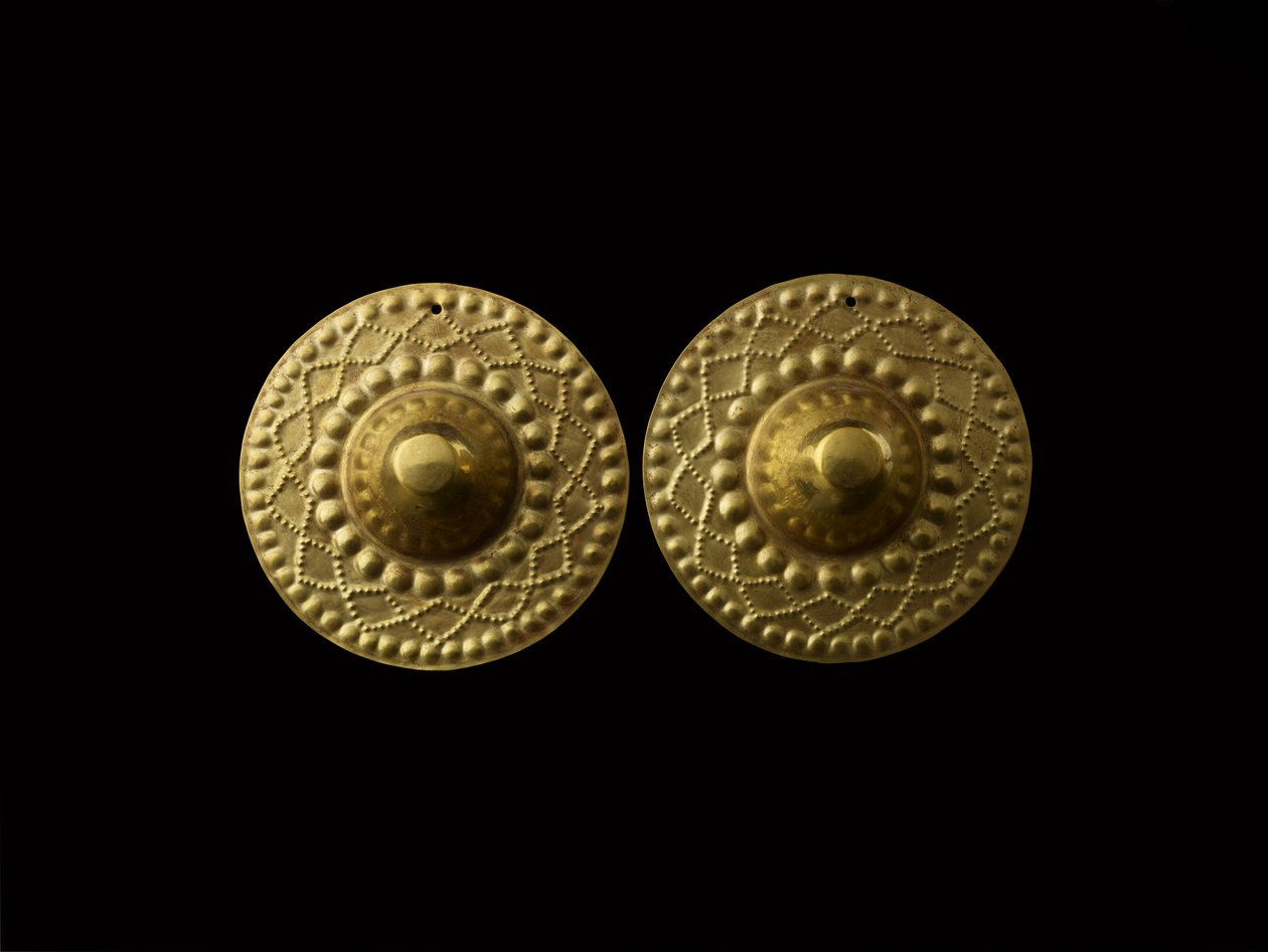 Par koniske ørepynt, 800-1500 e.Kr. (guld) af Culture Nariño