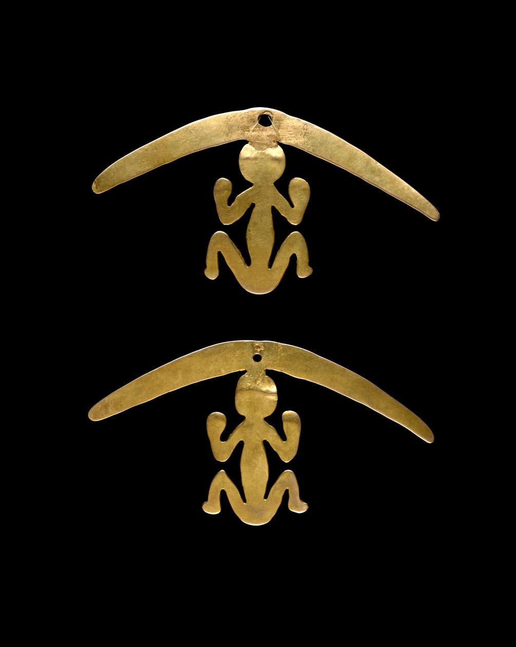 Par ørehængere, 600-1600 e.Kr. (hamret og skåret guld) af Culture Nariño