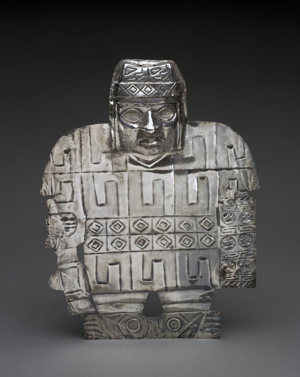 Warrior, 650-900 AD (hamret, skåret og jaget sølv) af Culture Wari