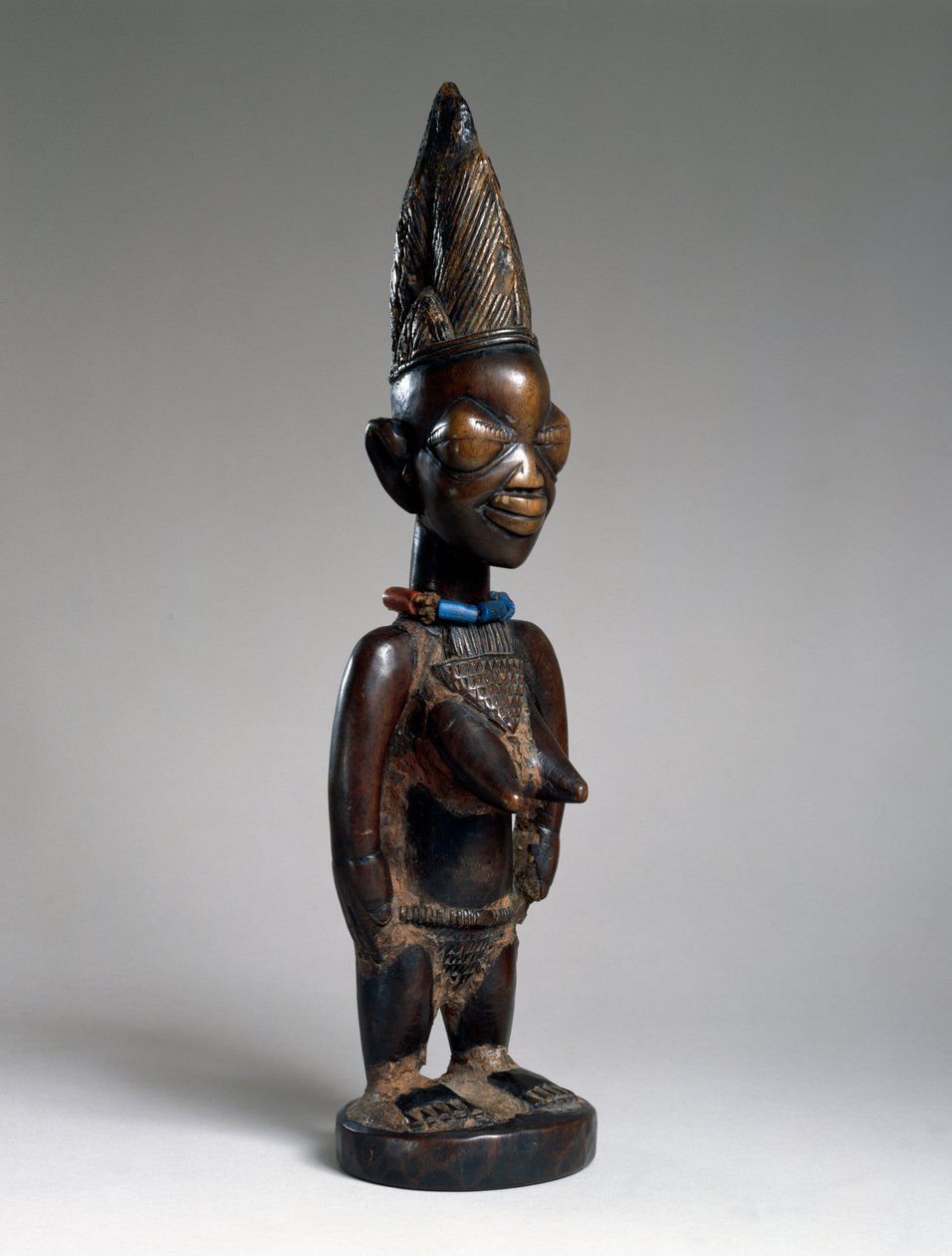 Tvillingfigur (ere ibeji), Ila-Orangun-regionen, Nigeria, slutningen af det 19. eller begyndelsen af det 20. århundrede (træ, glasperler og spor af tukula) af Yoruba Culture