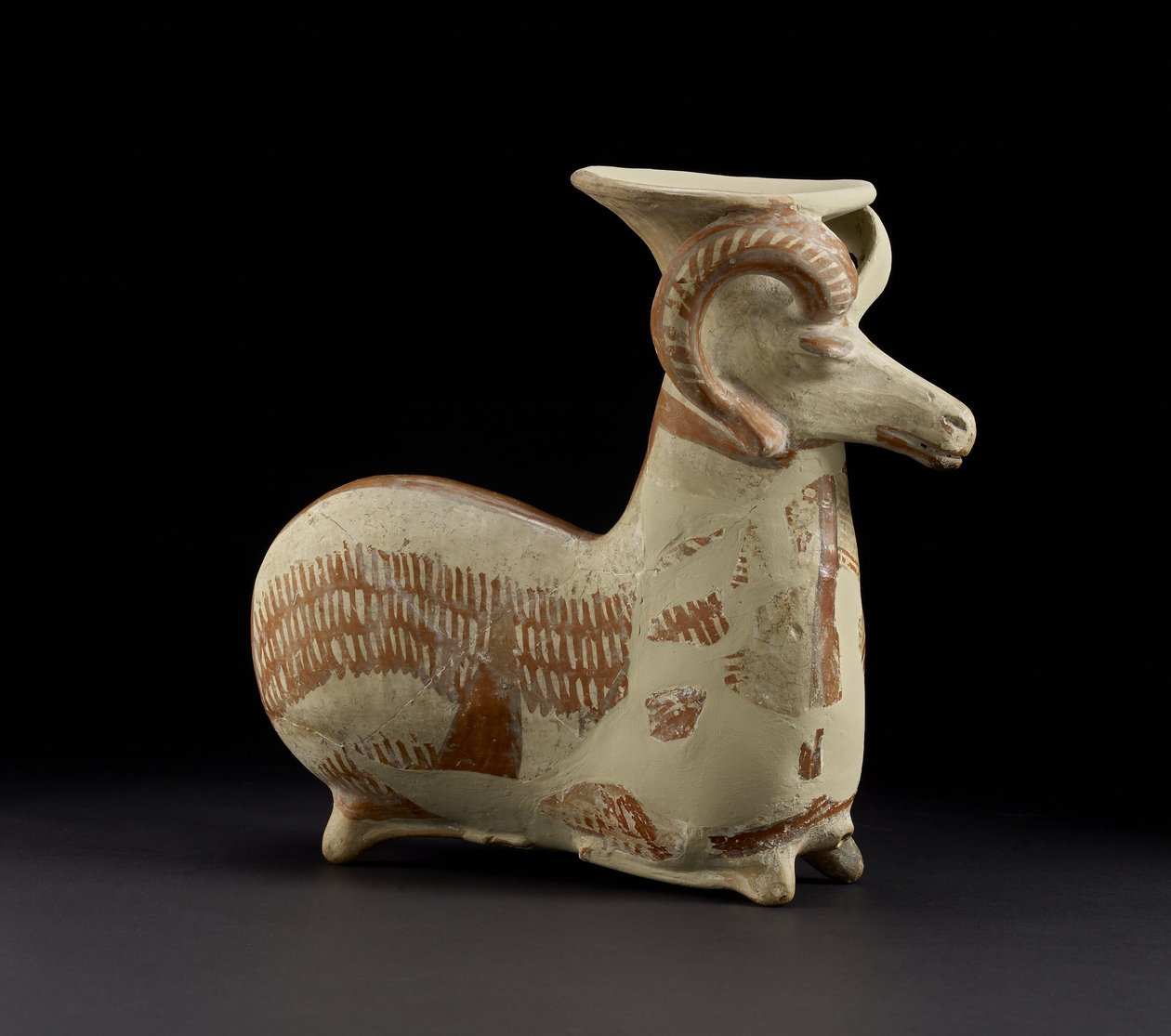 Couchant Ram Vase (malet terracotta) af Cypriot