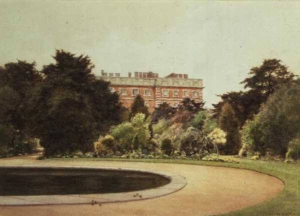 Have, Hampton Court af Cyril Ward