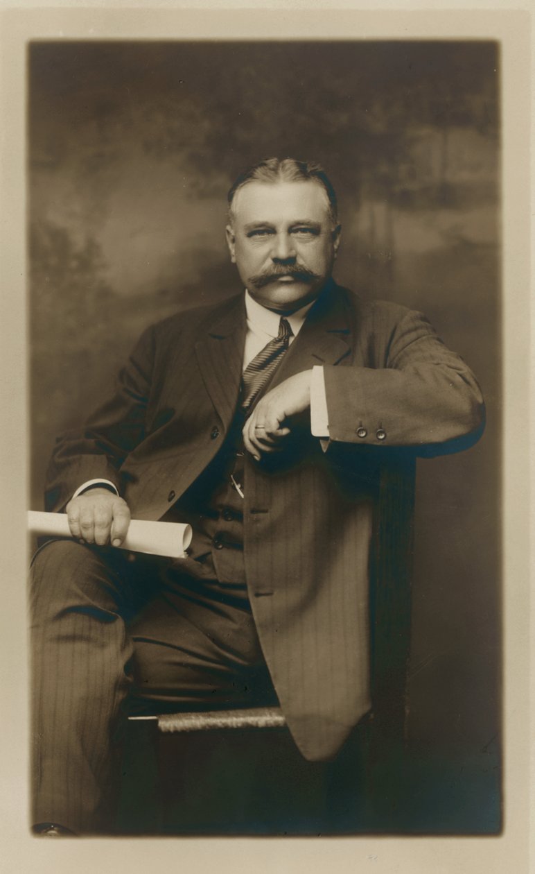 George Kessler. Formelt siddende portræt, motivet vendt foran af D.P. Thompson Studio