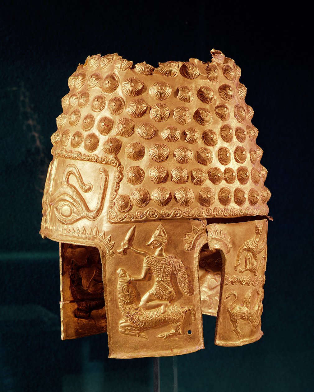 Ceremoniel hjelm, fra Poiana Cotofenesti, Prahova County (guld) af Dacian