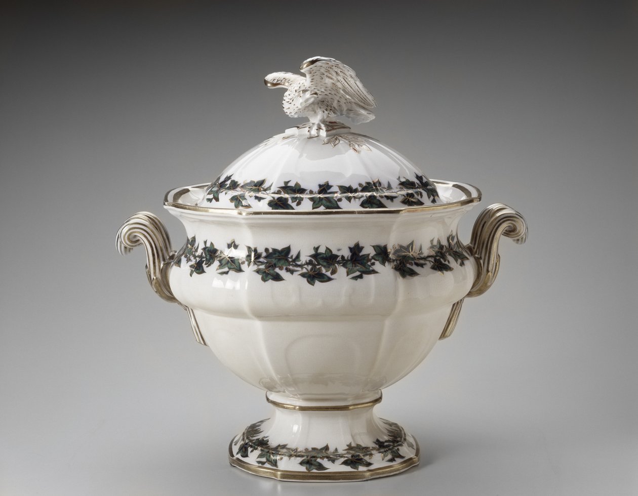 Suppeterrine, ca. 1853 (blyglaseret lertøj) af Dale Hall Pottery T. J. and J. Mayer