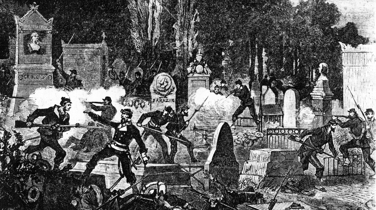 Det sidste slag om Pariserkommunen på kirkegården i Pere Lachaise, graveret af Louis Joseph Amedee Daudenarde, fra 