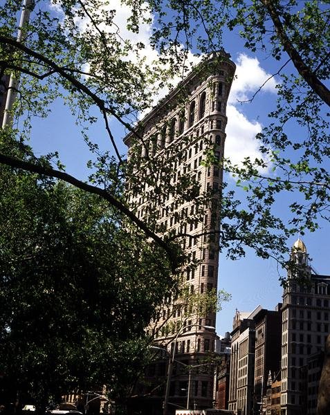 Udsigt over Flatiron Building, færdiggjort 1902 af Daniel Hudson Burnham