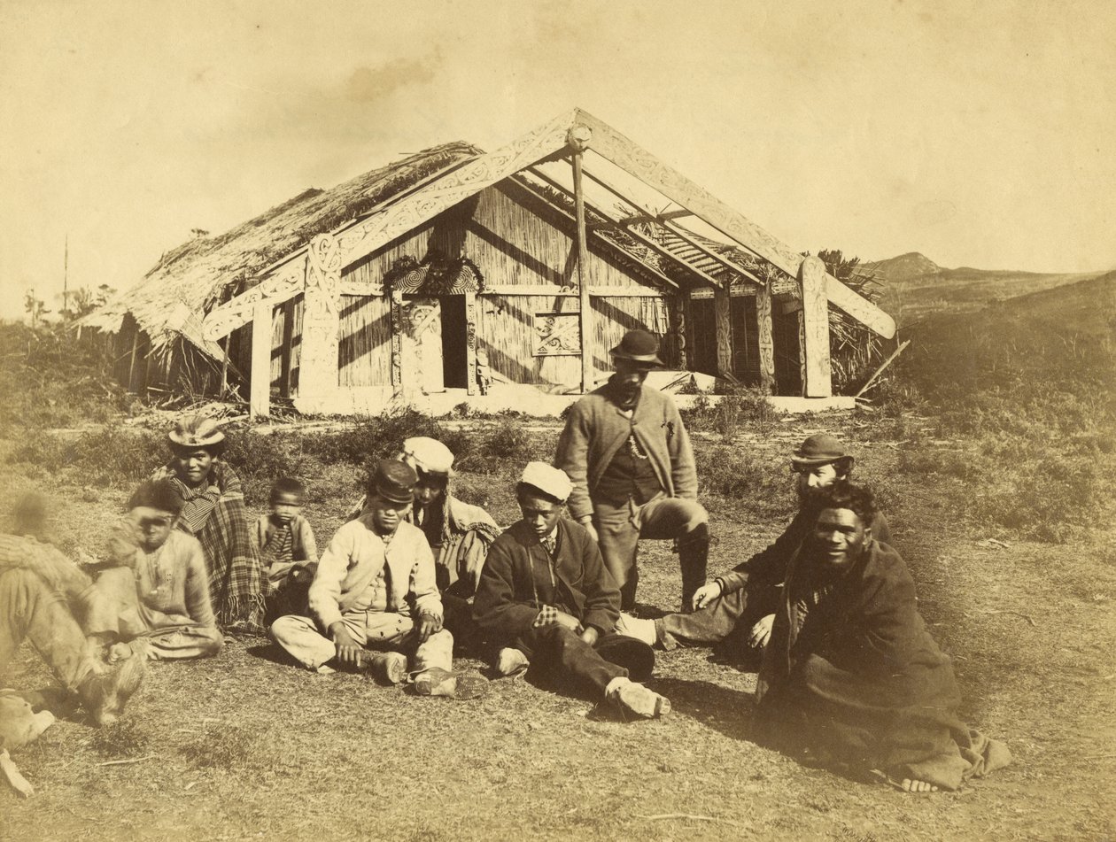 Kuwaitis Runanga House, Waiona, Bay of Islands, ca. 1870 (albumin print) af Daniel Louis Mundy