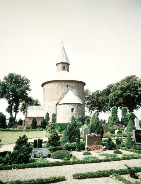 Bjernede Kirke, bygget 1125-75 af Danish School