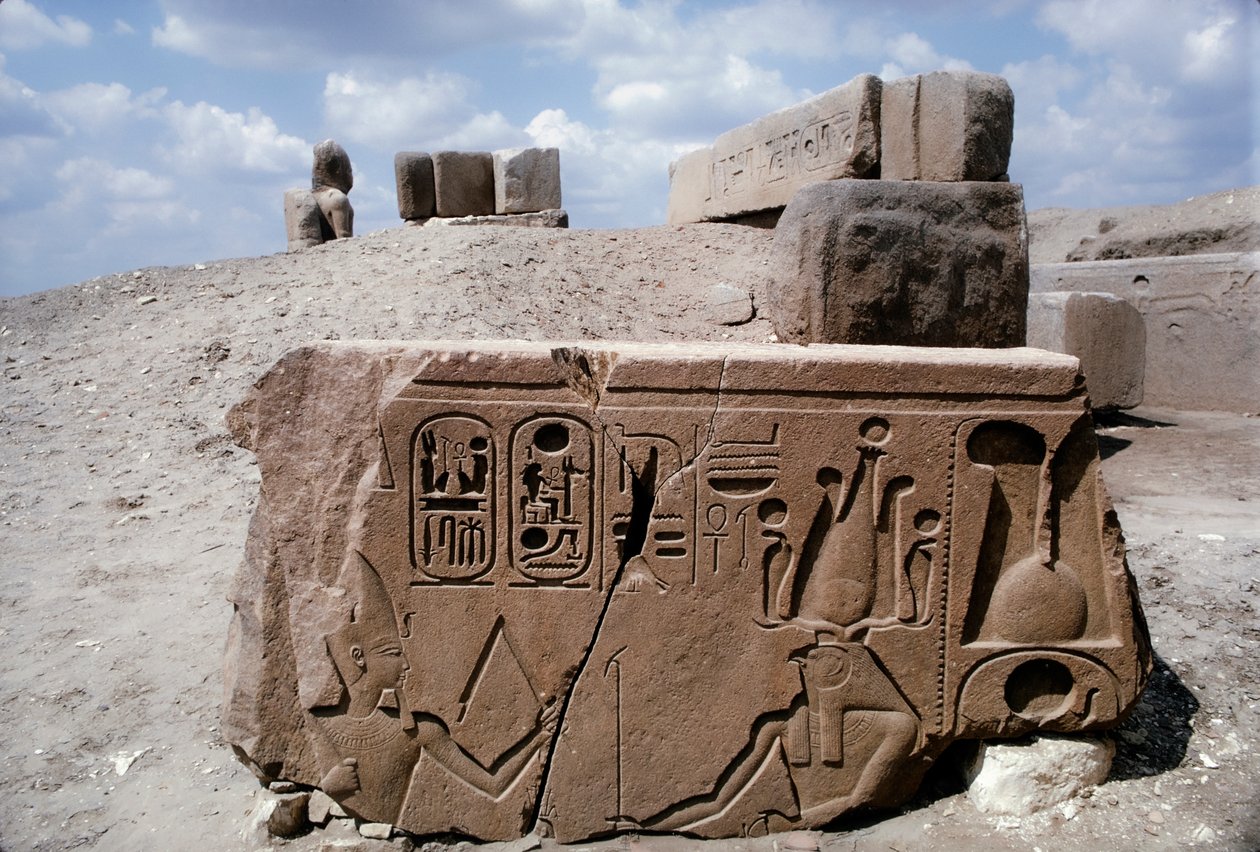 Tanis Egypten, tegninger på stenruin i den gamle by Tanis med hieroglyffer af Dean Conger