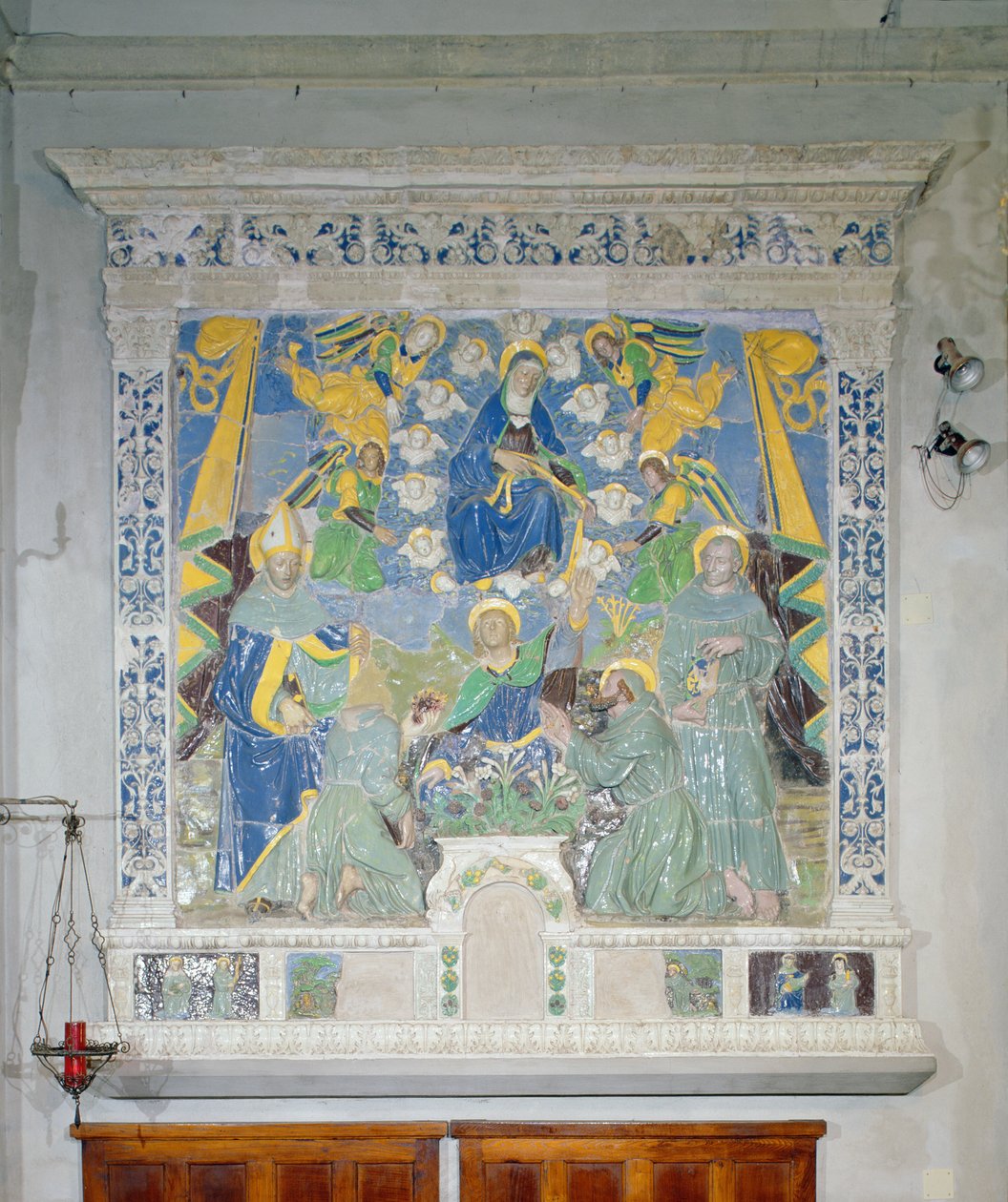 Madonnaen med bæltet, basrelief, 15. århundrede (tinglaseret lertøj) af Luca Della Robbia