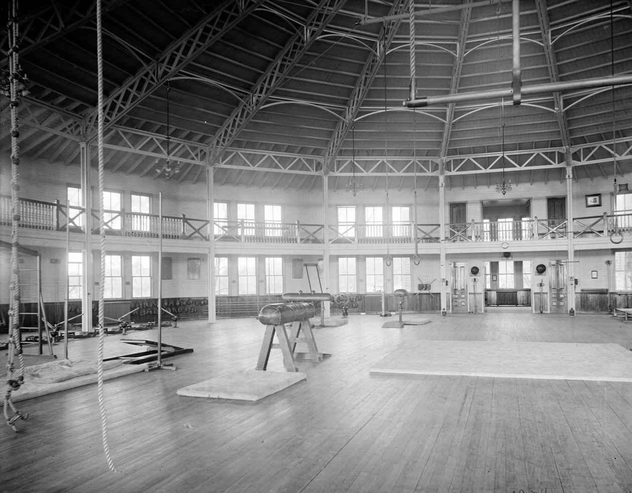 Gymnasium interiør, U.S. Naval Academy, ca. 1890-1901 af Detroit Publishing Co.