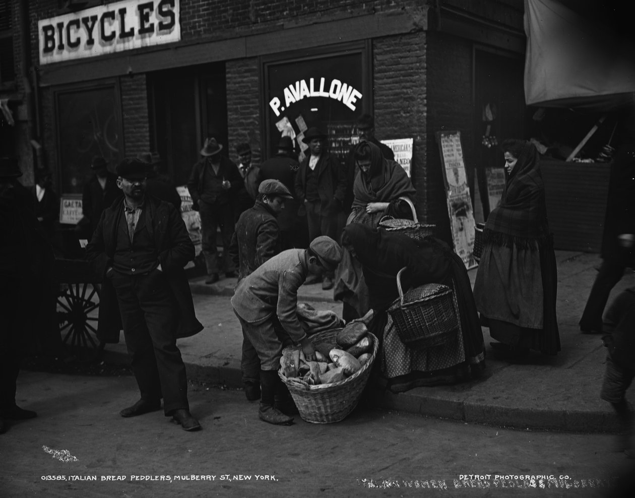 Italienske brødhandlere, Mulberry St., New York, ca. 1900 af Detroit Publishing Co.