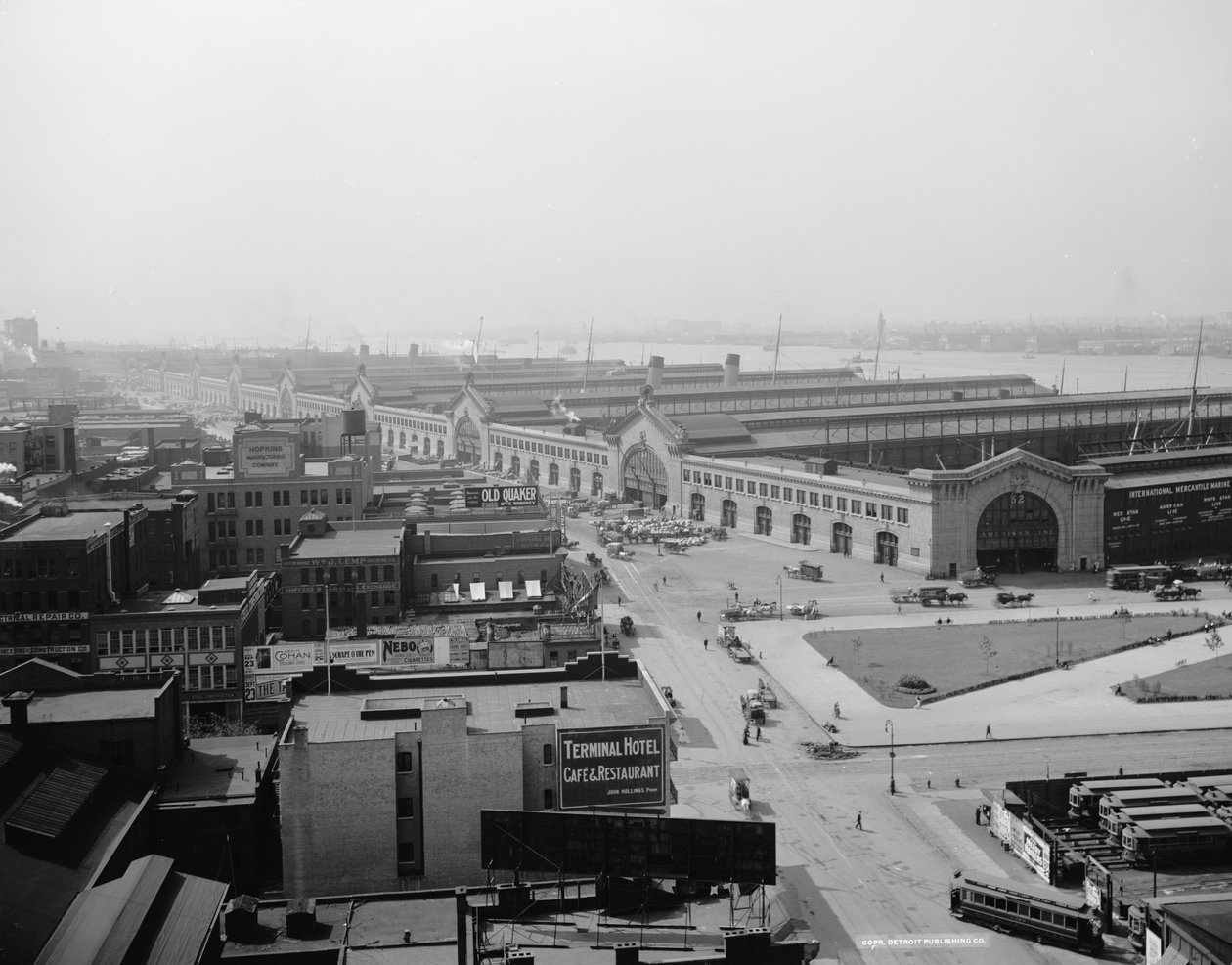 New Chelsea piers, New York, ca. 1900-20 af Detroit Publishing Co.