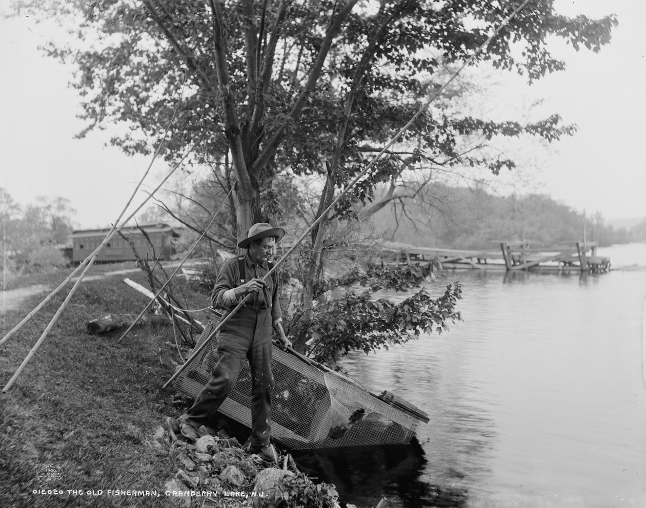 The Old Fisherman, Cranberry Lake, N.J., ca. 1900 af Detroit Publishing Co.