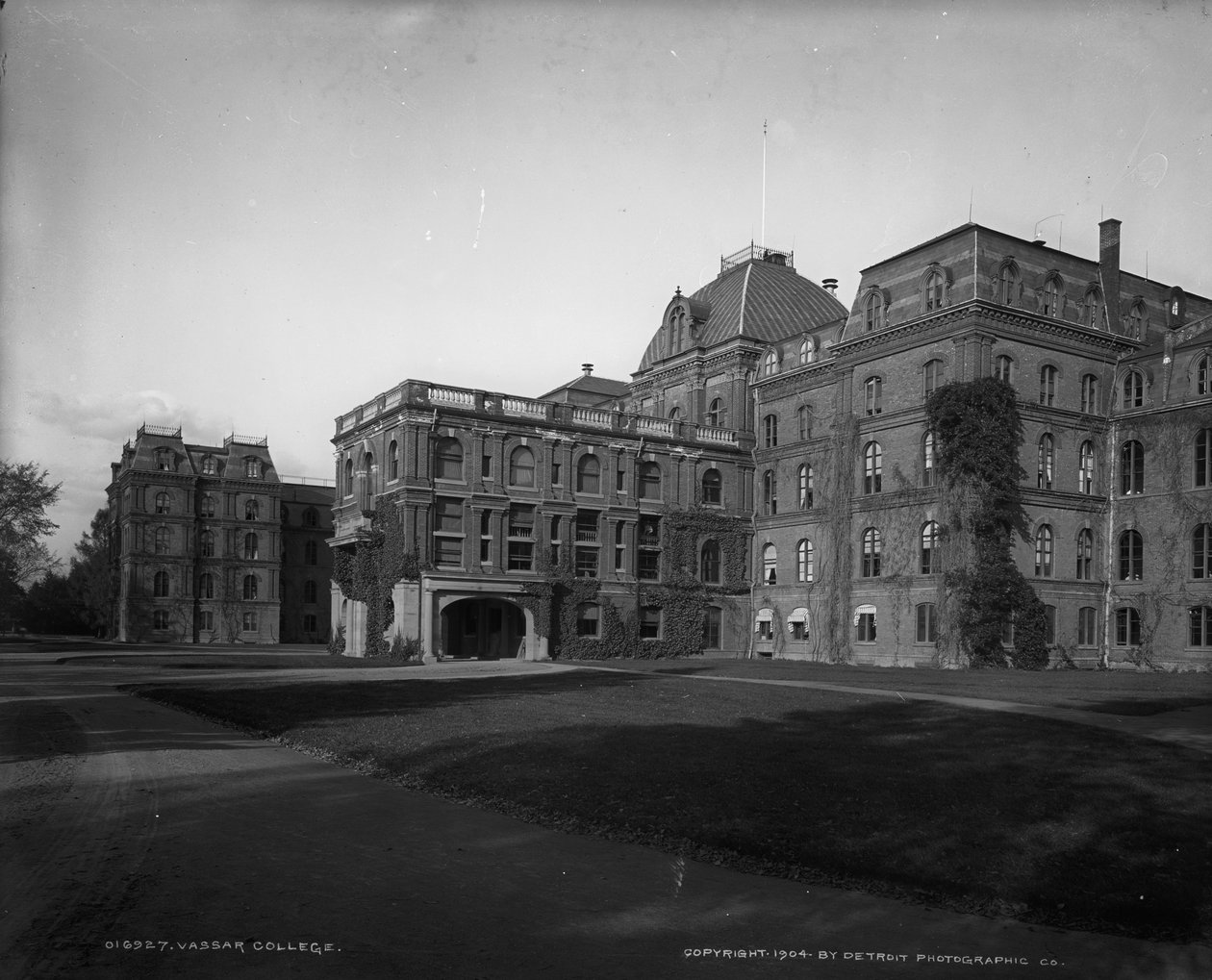 Vassar College, Poughkeepsie, New York, ca. 1904 af Detroit Publishing Co.