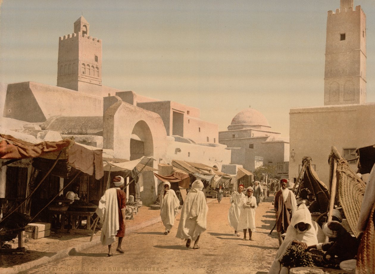 A Mosque in the Principal Street, Kairwan, Tunesien, ca. 1899 (fotomekanisk tryk) af Detroit Photographic Co.