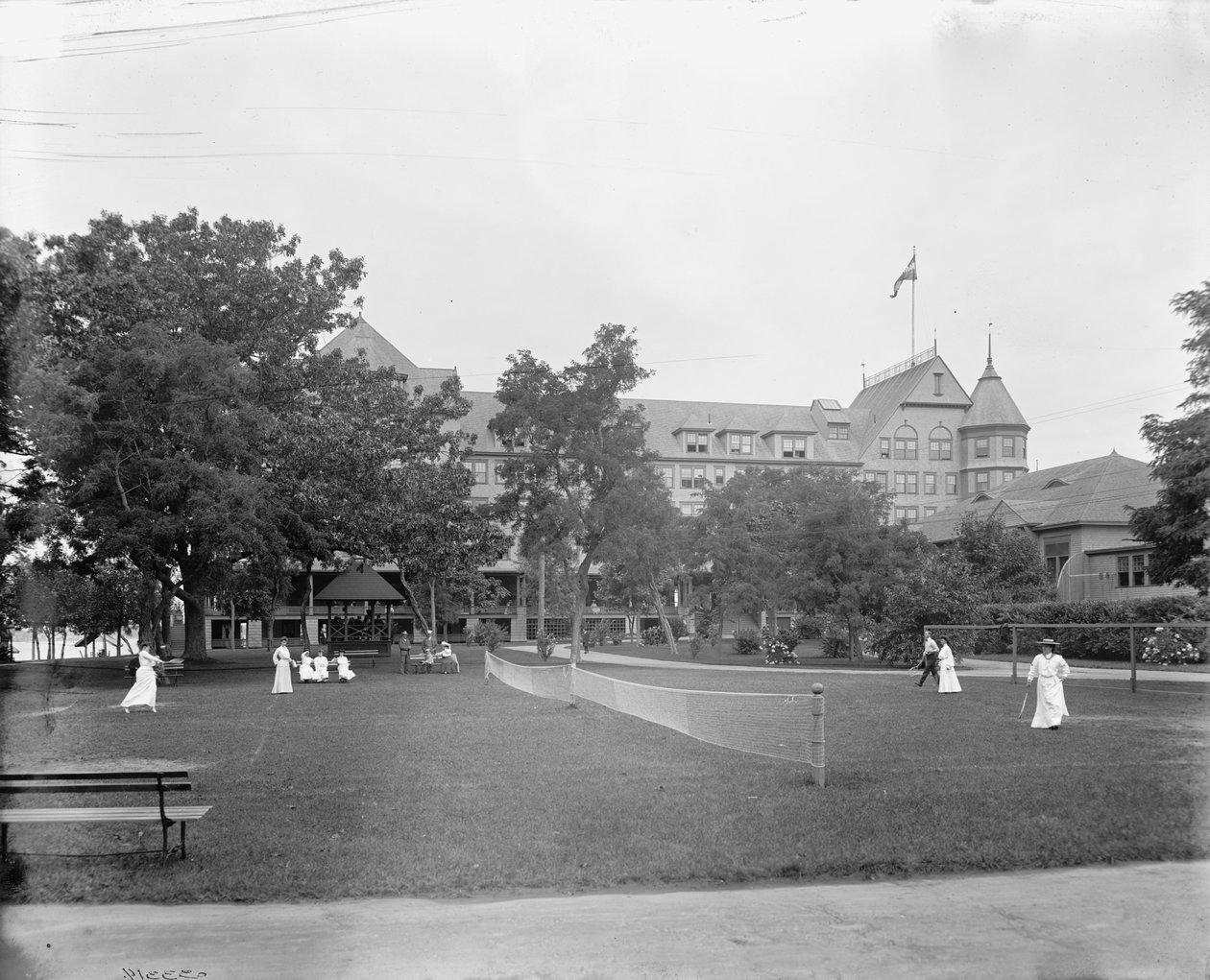 Manhasset, tennis ved Manhanset House, Shelter Island, N.Y., ca. 1904 af Detroit Publishing Co.