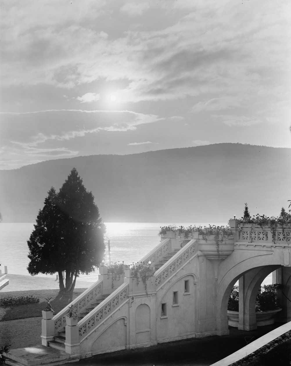 Moonlight on Lake George, Fort William Henry Hotel, Lake George, N.Y., ca. 1900-15 af Detroit Publishing Co.
