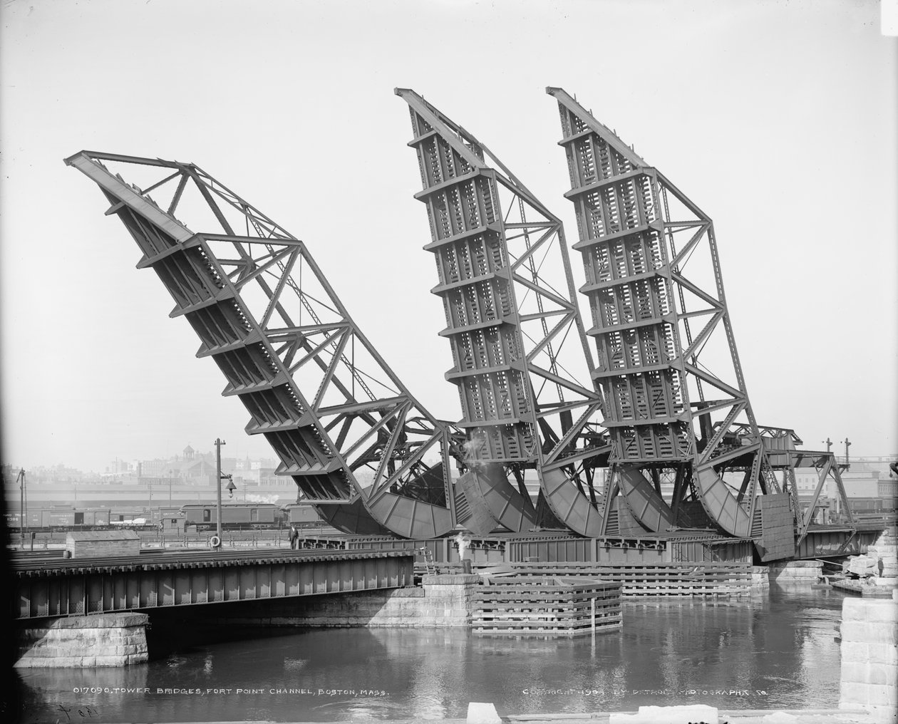 Hævede tårnbroer, Fort Point Channel, Boston, ca. 1904 (s/h-foto) af Detroit Publishing Co.