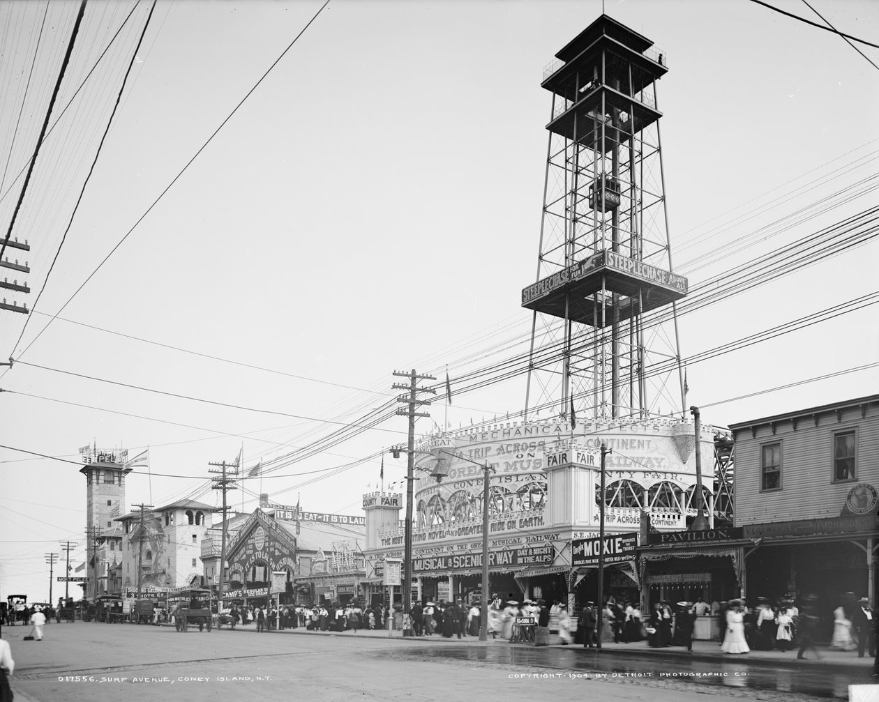 Surf Avenue, Coney Island, ca. 1904 (s/h-billede) af Detroit Publishing Co.