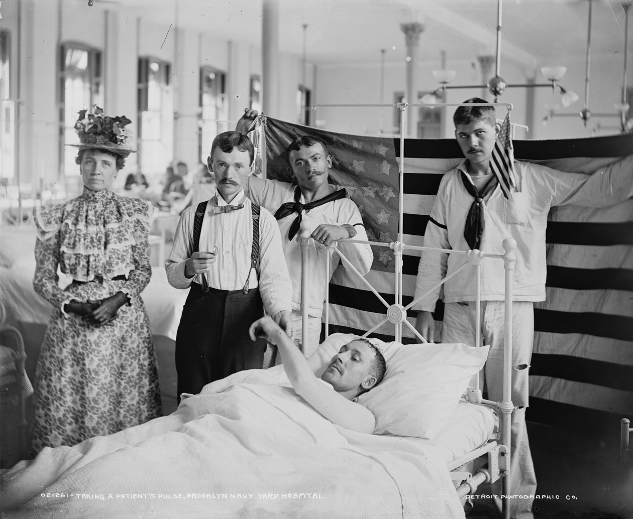Tager en patients puls, Brooklyn Navy Yard Hospital, ca.1890-1901 af Detroit Publishing Co.
