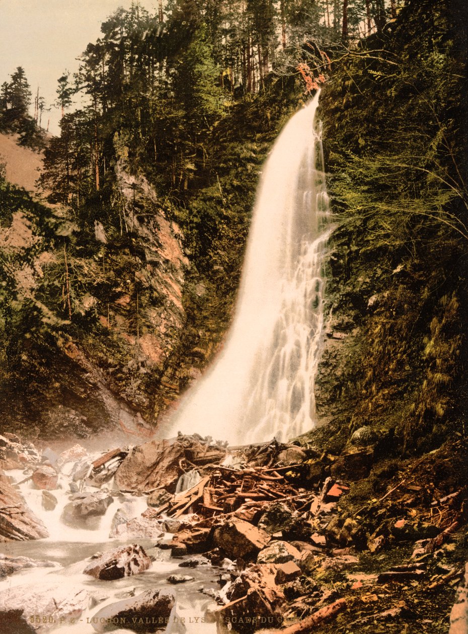 Lysdalen og Cascade de Cocur, Luchon, Pyrenæerne, Frankrig, ca. 1890-1900 (fotokromtryk) af Detroit Publishing Co.