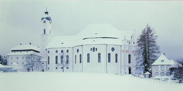 Udsigt over Wieskirche i sneen (foto) af Dominikus Zimmermann