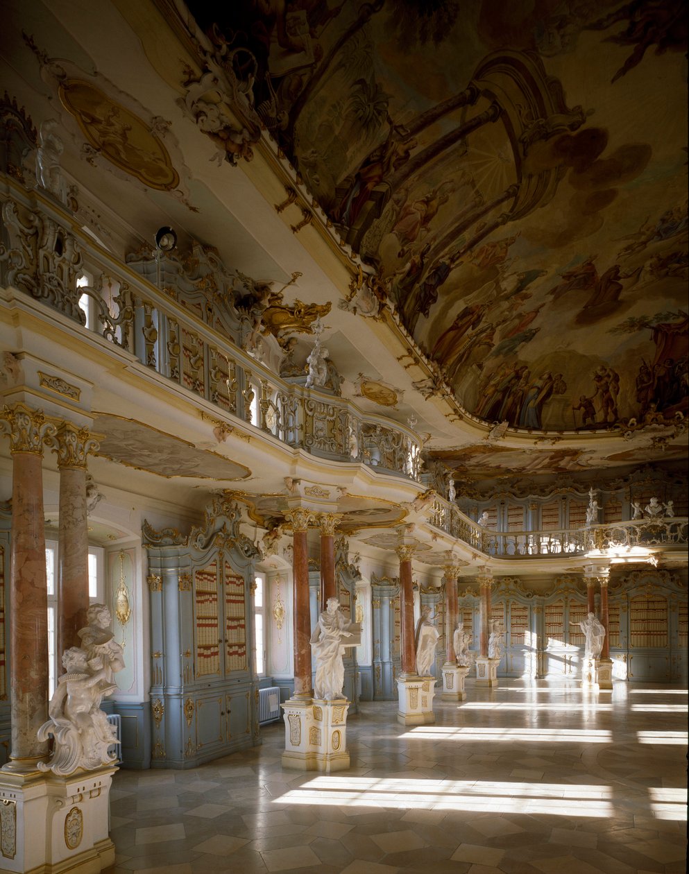 Udsigt over bibliotekslokalet i Schussenried-klosteret udført af arkitekten Domenikus Zimmermann (1685-1766) 1700-tallets Schussenried, Tyskland af Dominikus Zimmermann