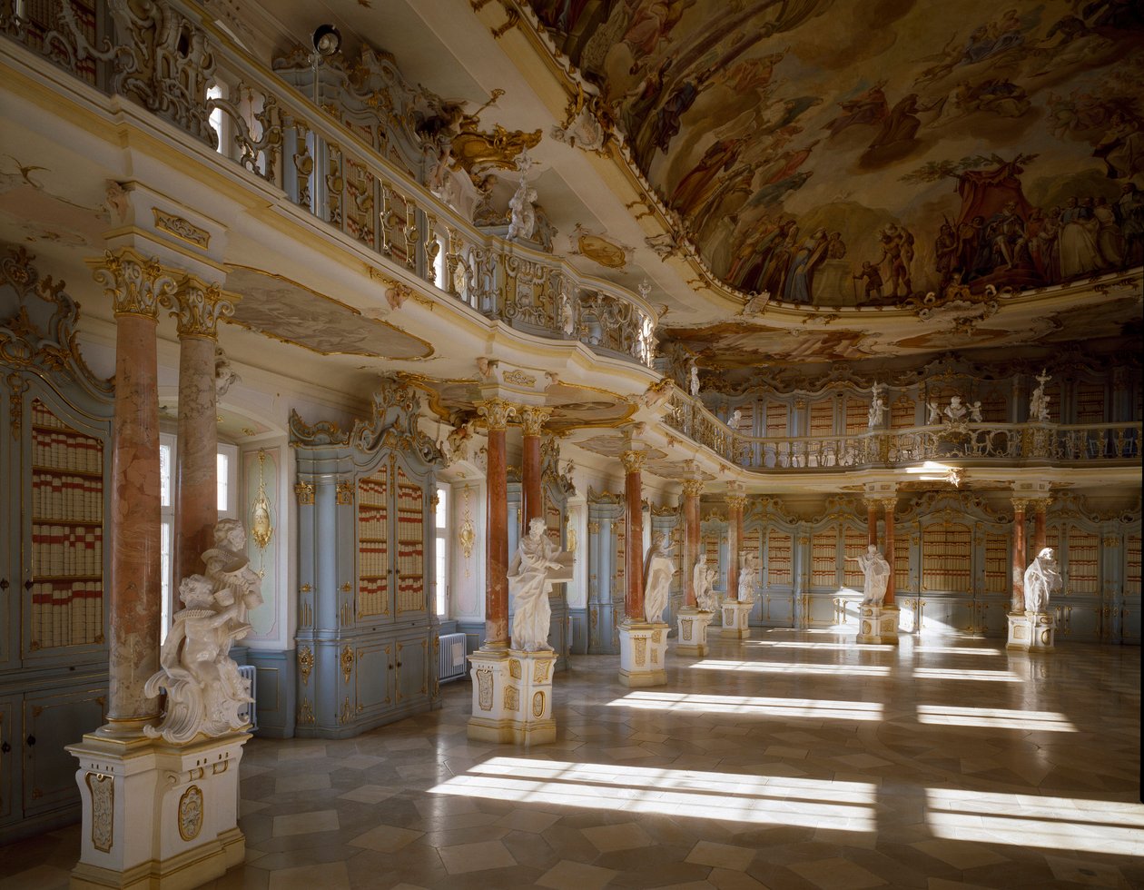 Udsigt over bibliotekslokalet i Schussenried-klosteret udført af arkitekten Domenikus Zimmermann (1685-1766) 1700-tallets Schussenried, Tyskland af Dominikus Zimmermann