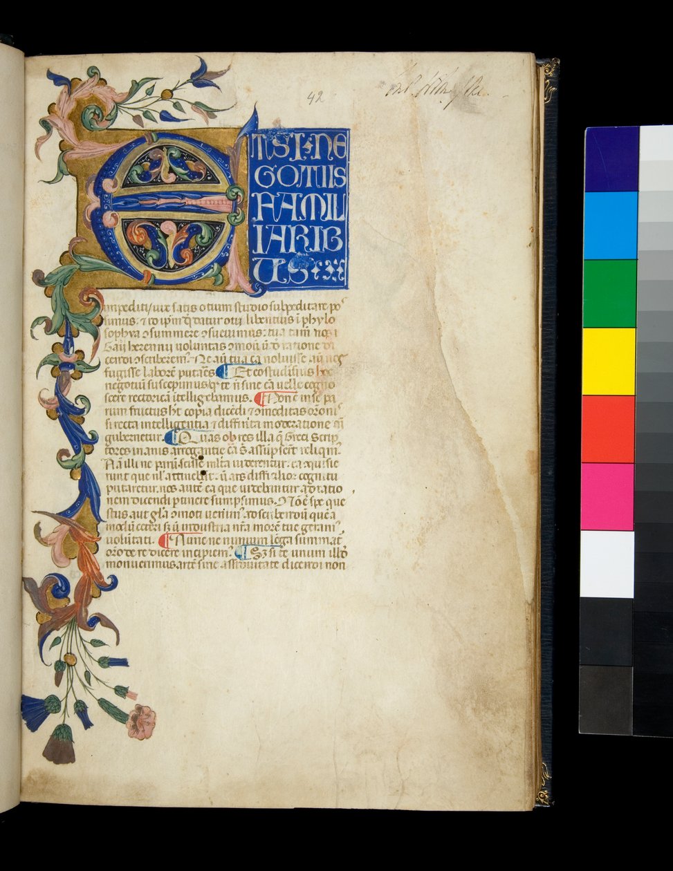 Ms 373. Pseudo-Cicero, Rhetorica ad Herennium og andre værker, f.1r. Oplyst initial [E] og delvis kant med akantusblade og blomsterdekoration, første tekstlinje med hvide udstillingsversaler på blå bund, ca. 1337 (pergament) af Don Silvestro dei Gherarducci