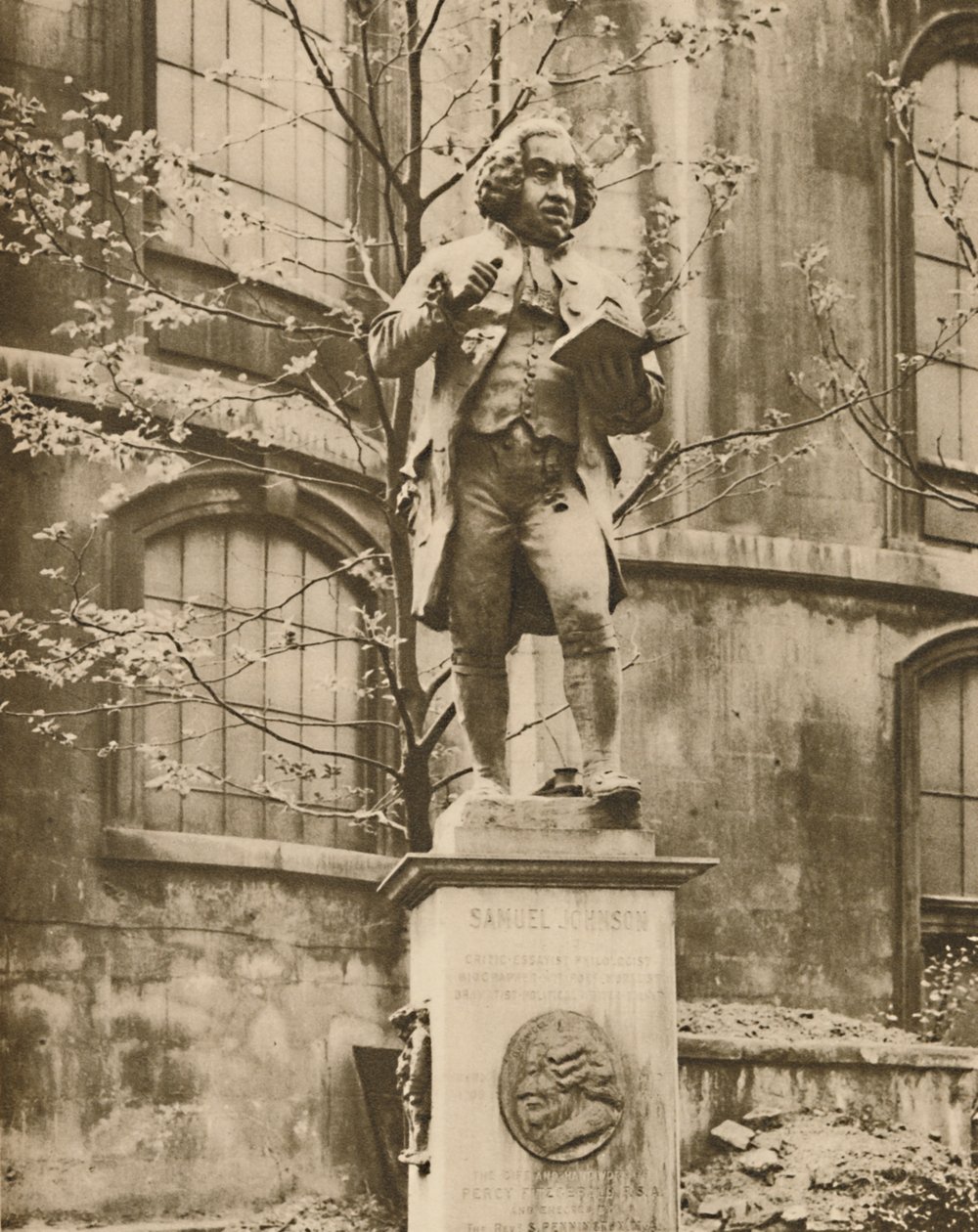 Dr. Johnson på hans piedestal, Wherece He Can See Fleet Street, c1935. af Donald McLeish