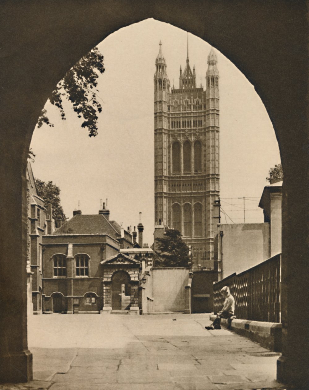 Little Deans Yard at Westminster: A View of an English Public School, c1935. af Donald McLeish