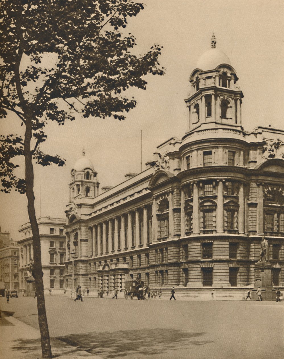The Brains of Defence: British War Office i Whitehall, c1935. af Donald McLeish