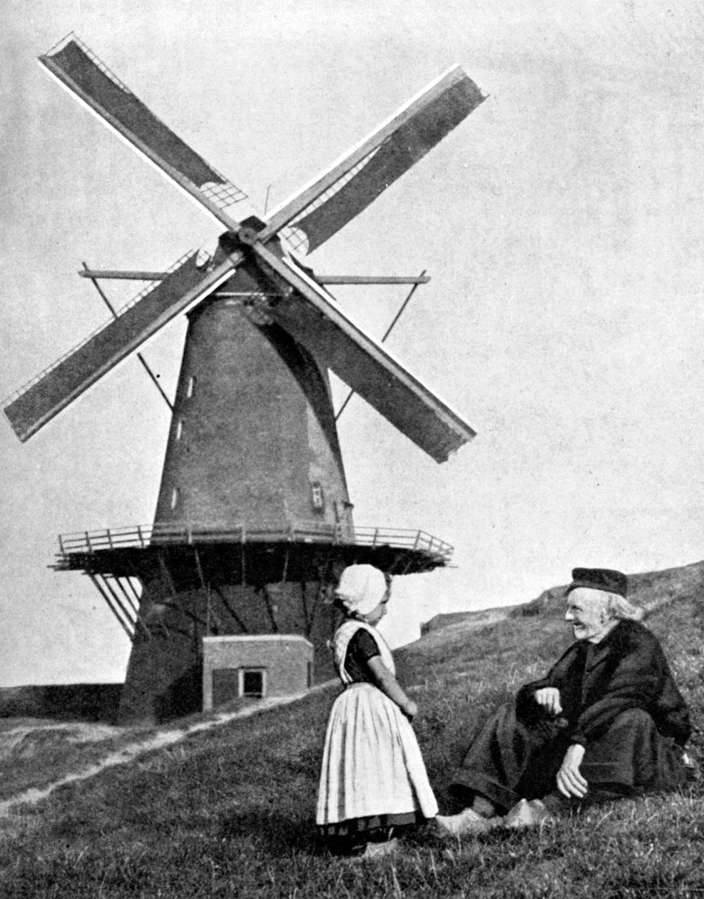 Traditionel hollandsk scene med vindmølle, Holland, 1936 af Donald McLeish